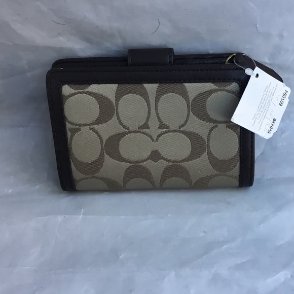 Monogramed Coach wallet - Picture 7 of 8